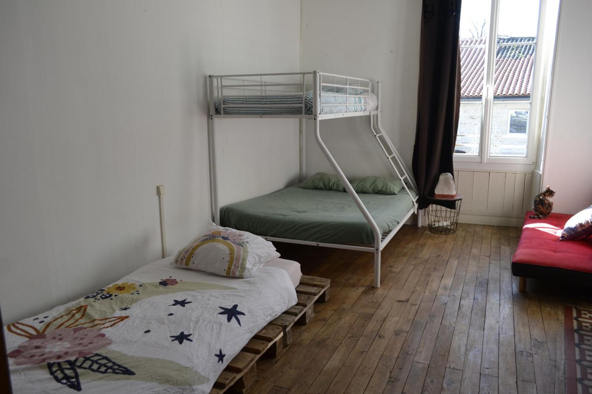 Apartamento Grande Chambre Familiale Pour 2 A 5 Personnes Chef-Boutonne Exterior foto